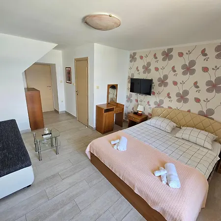 Lucija Apartament Baška